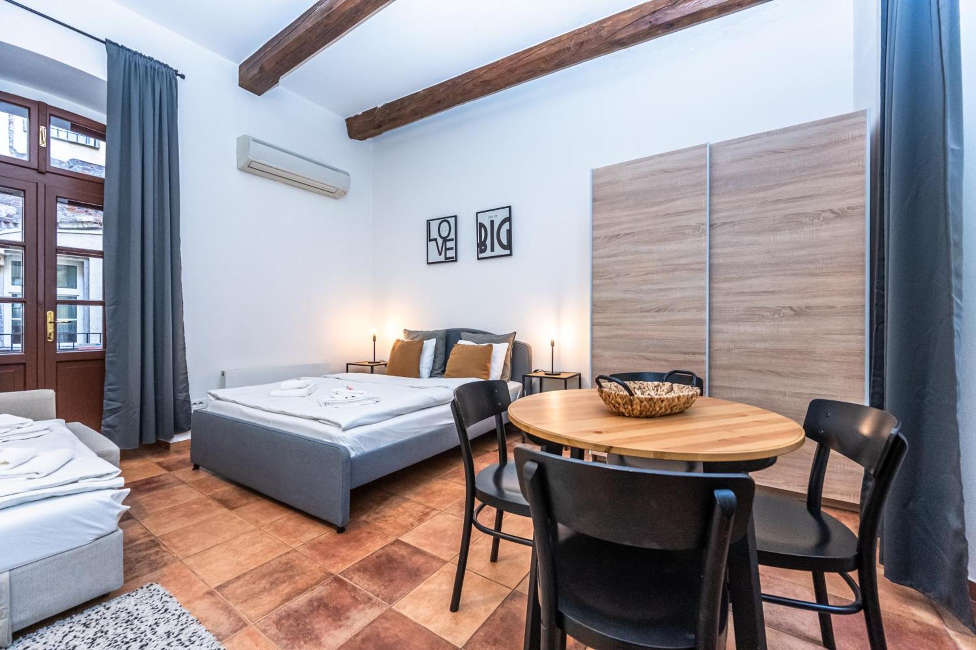Charles Apartments In Old Town Прага Екстер'єр фото
